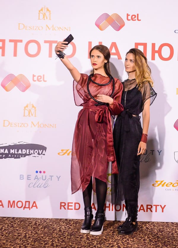 СТУДЕНТИ ПО МОДА В ТАНДЕМ СЪС SAMSUNG GALAXY S8